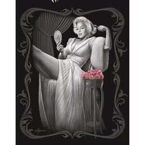 Marilyn Monroe DGA Sitting pretty queen blanket